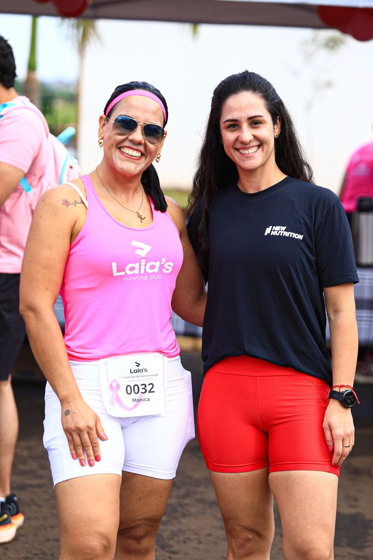 Participante na largada com a camiseta do Lala's